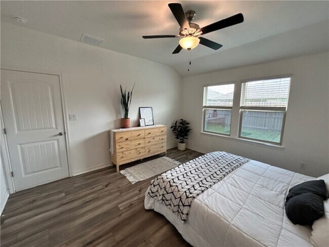 Building Photo - 7726 Lariat Toss Dr
