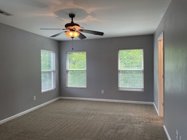 Building Photo - 8806 Shadowglen Dr