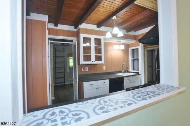 Building Photo - 56 Rogerene Way