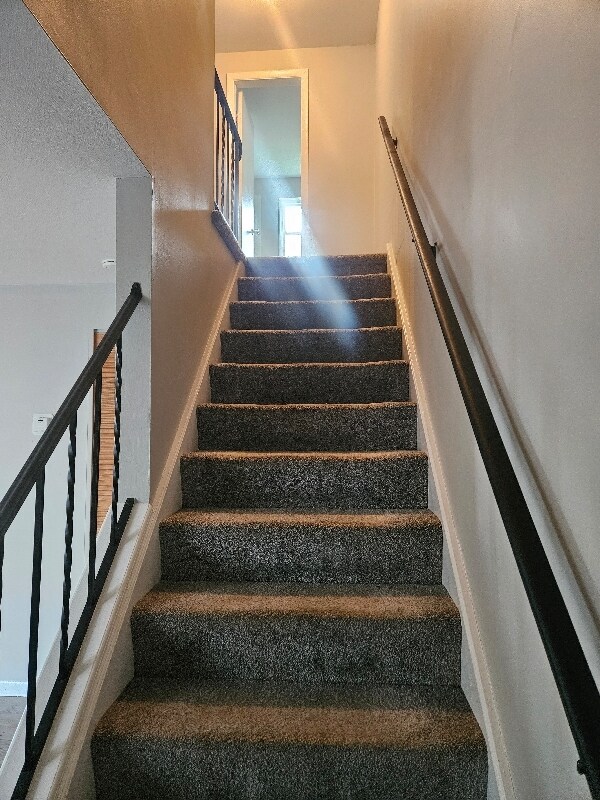 Building Photo - 608 Sunflower Dr