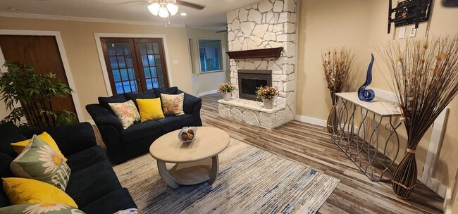 Building Photo - 3402 Yellowstone Dr
