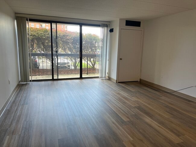 Building Photo - 1 Pond St