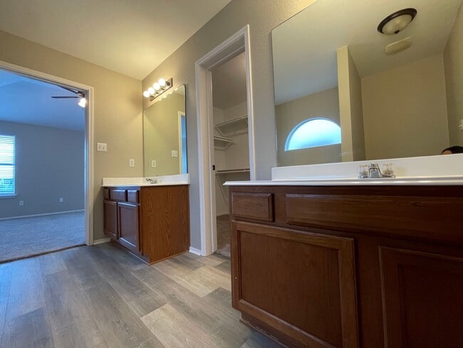 Building Photo - COMING SOON - 3 BEDROOM 2 BATH HOME IN SW ...
