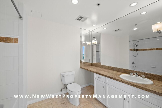 Building Photo - Spectacular Marina District 3-Bedroom Pent...