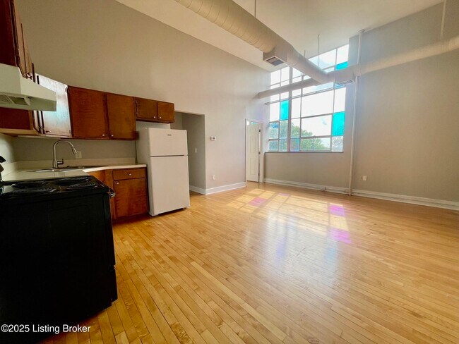 Building Photo - 1516 Hepburn Ave