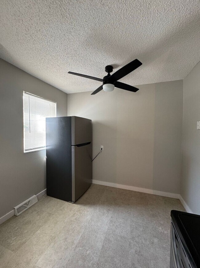 Building Photo - Coming Soon | 2 Bed Duplex with Bonus Room & Garage