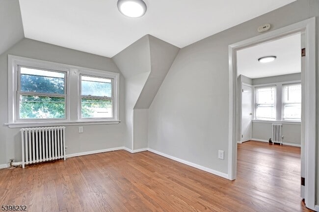 Building Photo - 706 Chestnut St