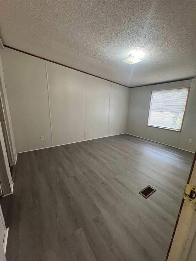 Building Photo - 15240 Paradise Cove Dr