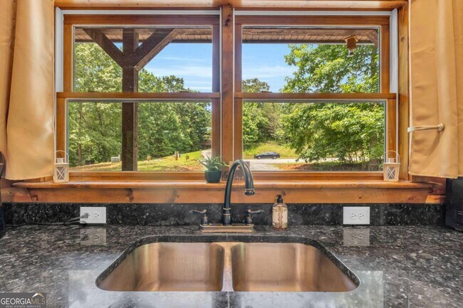 Building Photo - 417 Hickory Ridge Dr