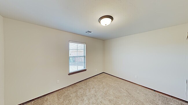 Building Photo - Very Nice 4 Bedroom 2 Bath Home in Yukon Schools