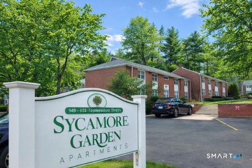 Building Photo - 949 Hopmeadow St