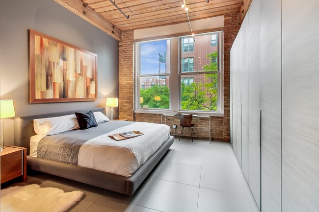 Building Photo - 1327 W Washington Blvd