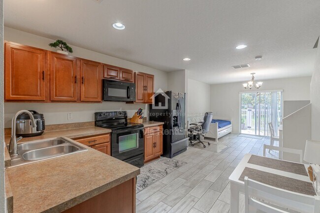 Building Photo - 5095 Dominica Dr