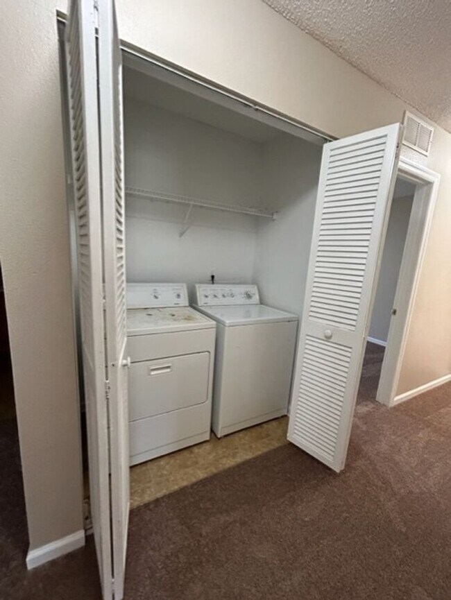 Building Photo - 950 Wynfield Cir