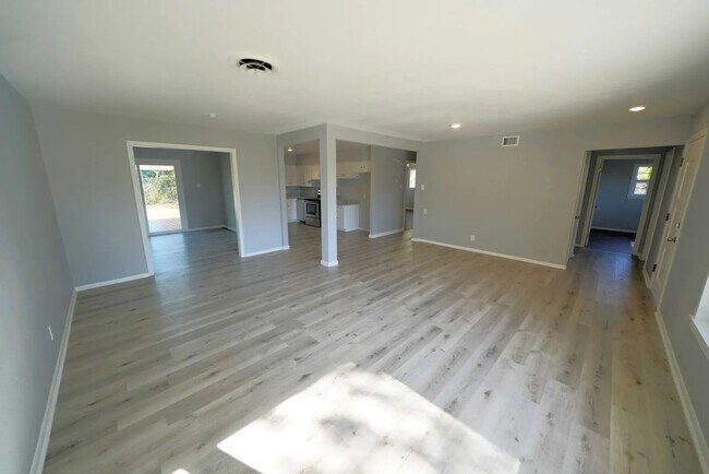 Building Photo - 323 Stockton Dr