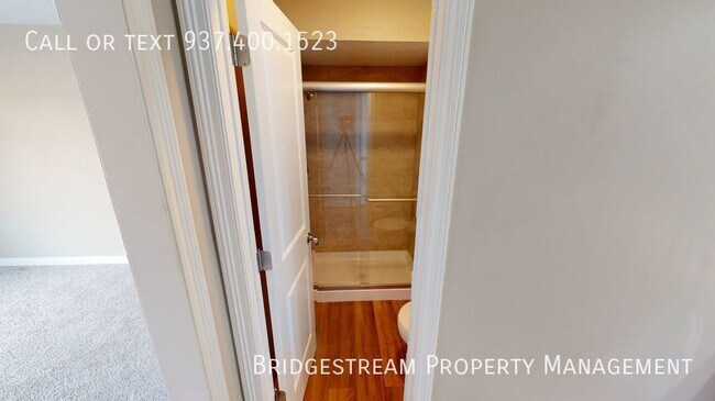 Building Photo - Beautiful ground level 2 bedroom, 2 full b...