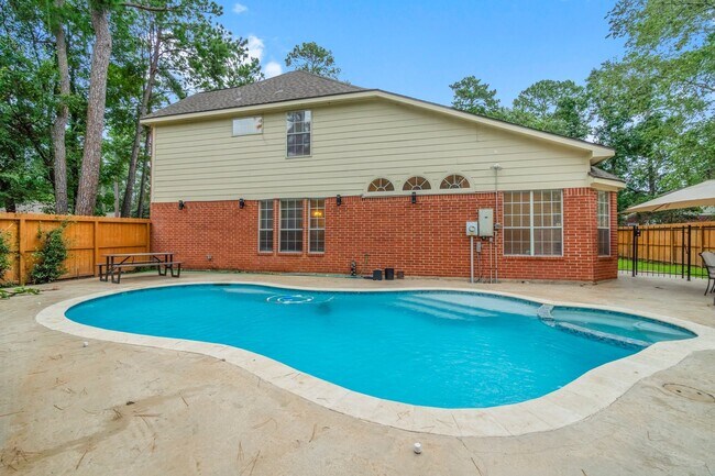 Building Photo - 83 Terraglen Dr