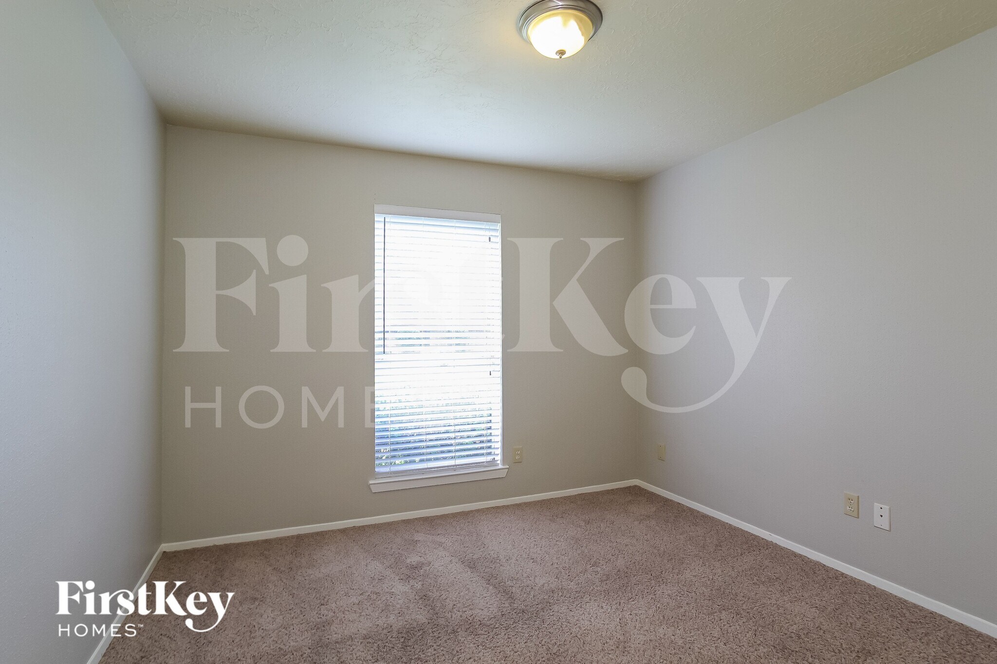 Building Photo - 2118 Knollbrook Ln