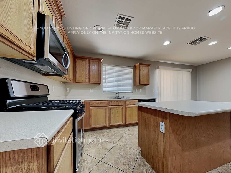 Building Photo - 8843 S Canyon Saddle St