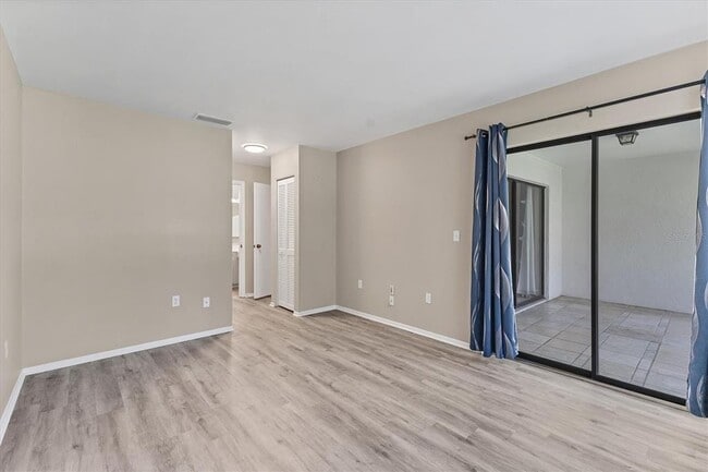 Building Photo - 7866 Eagle Creek Dr