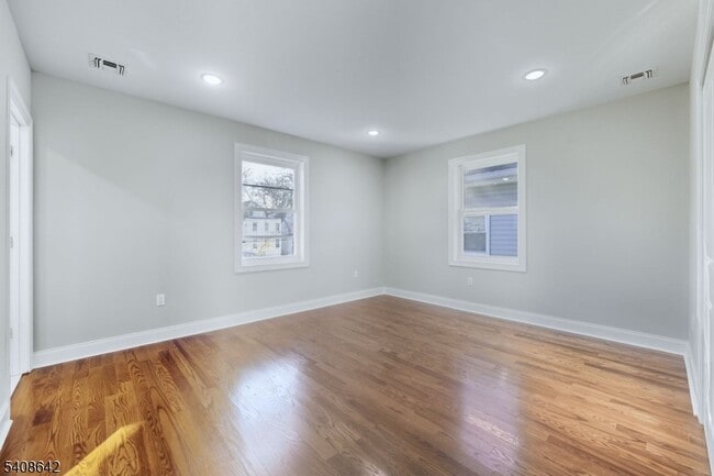 Building Photo - 46 Eppirt St