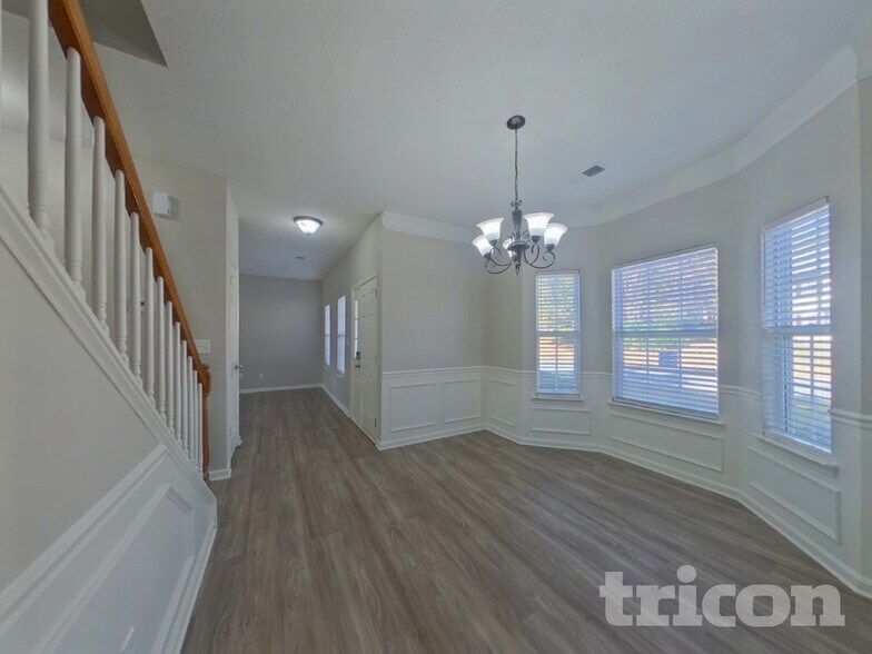 Building Photo - 1411 Hollythorne Dr