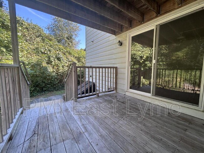 Building Photo - 65 Evergreen Ave