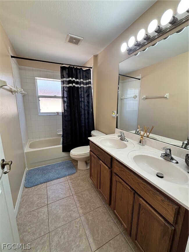 Building Photo - 17533 Holly Oak Ave