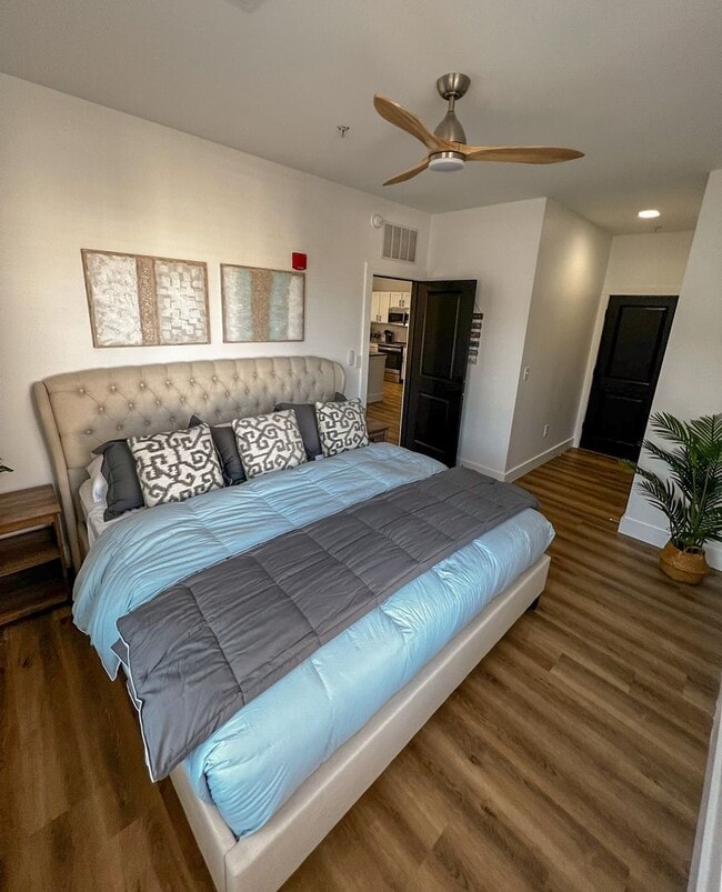 Building Photo - 206 Town Center Dr