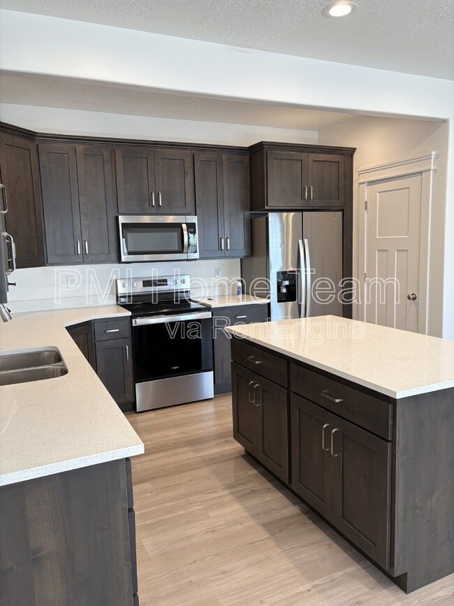 Building Photo - 614 W Cozy Ln