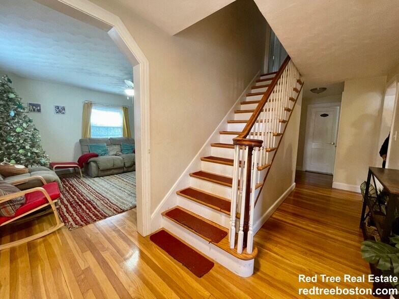 Building Photo - 83 Lexington St