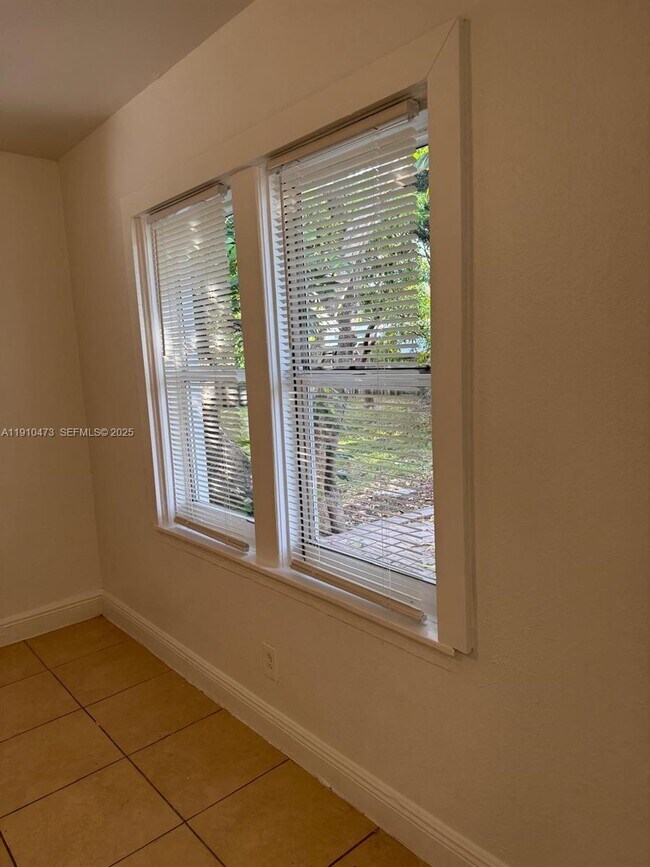 Building Photo - 1820 Funston St