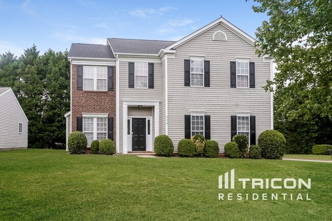 Building Photo - 1051 Hipp Rd