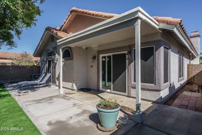 Building Photo - 6820 S Roosevelt St