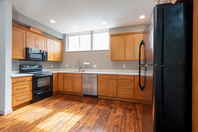 Building Photo - 1151 N 88th St