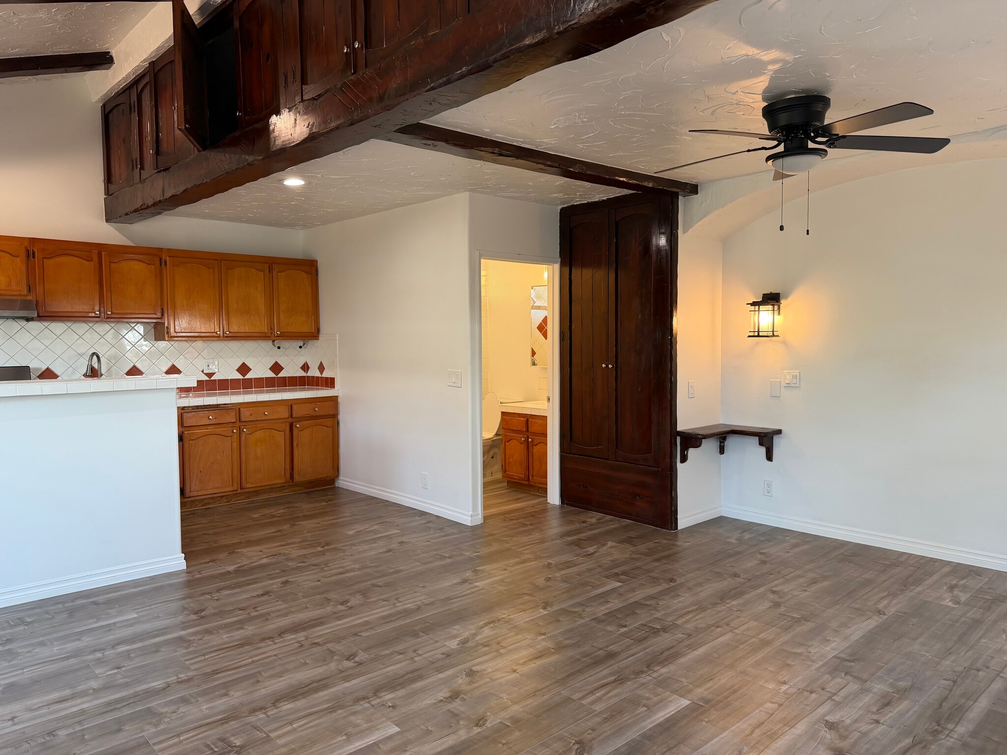 Building Photo - 12621 Victoria Ave