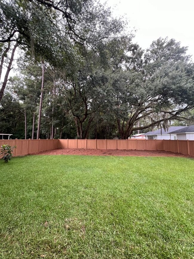 Building Photo - 3 Bed 2 Bath Home with Porches and Huge Ba...