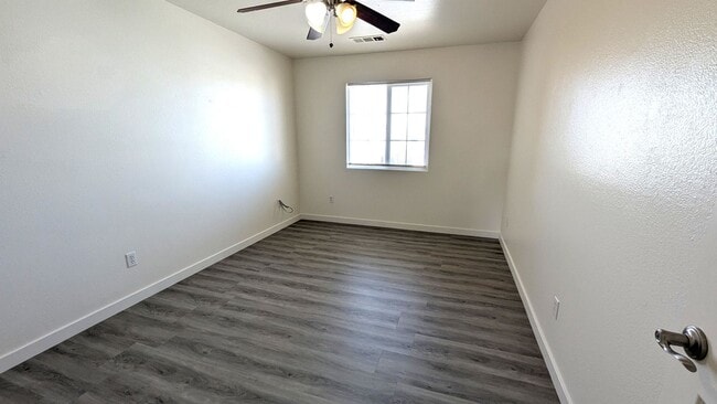 Building Photo - Immaculate 4 Bedroom 2.5 Bath Home