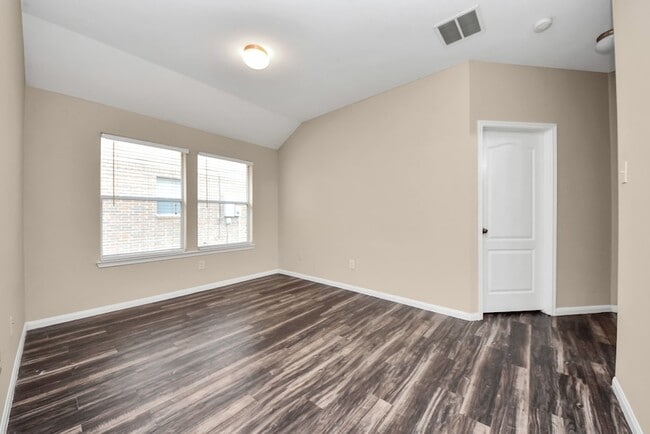 Building Photo - 1722 Lansing Cove Dr