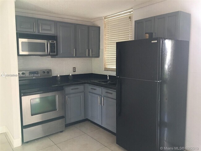 Building Photo - 1801 S Treasure Dr