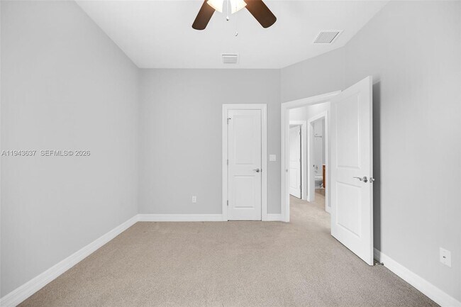 Building Photo - 964 Banyan Dr