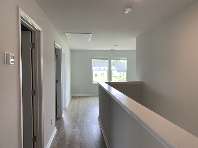 Building Photo - 105 Stillhouse Dr
