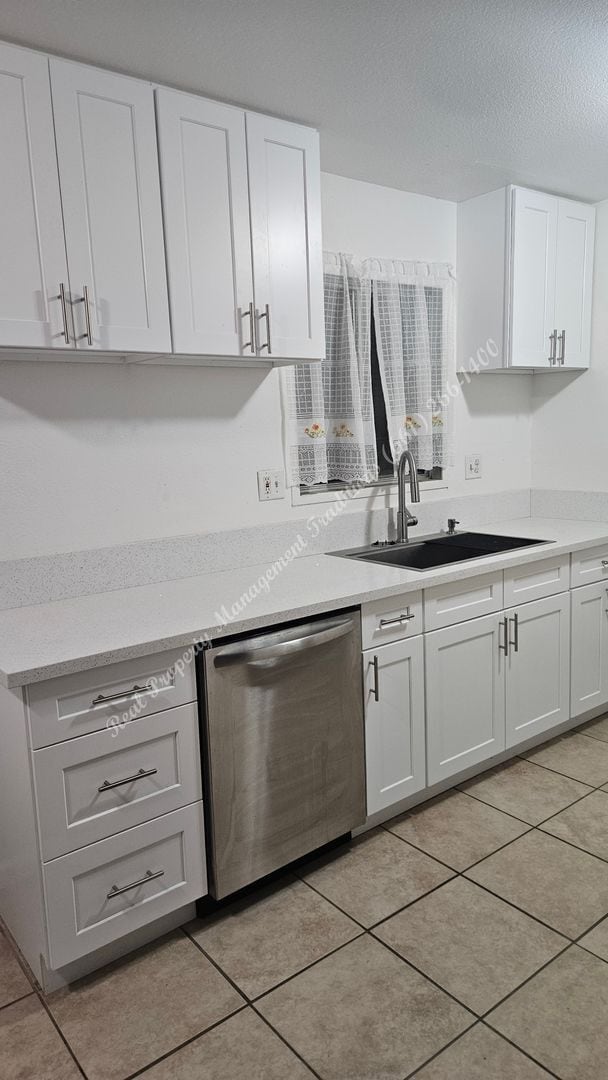 Building Photo - *** Please call us @ 661-266-1400 for information on availability, showings and applications proc...