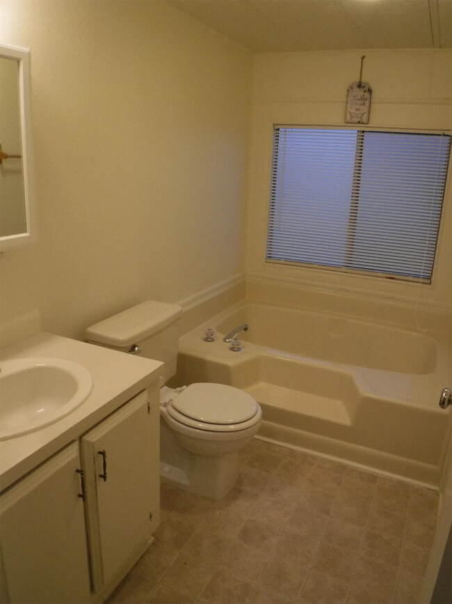 Building Photo - 1396 Prairiegrass Rd