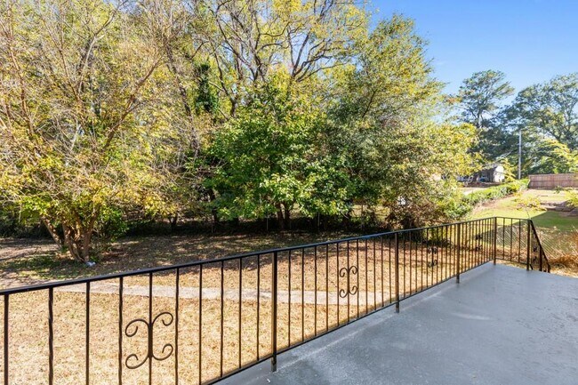 Building Photo - 4010 Emerald Lake Dr