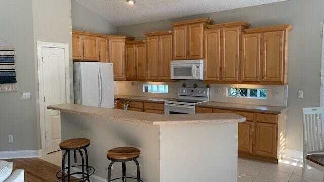Building Photo - 212 Island Green Dr