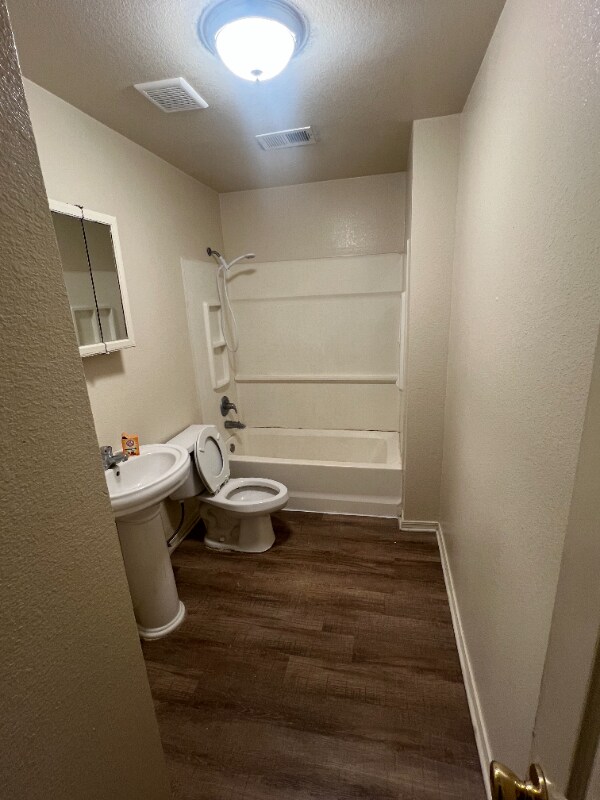 Building Photo - 2420 Poplar St