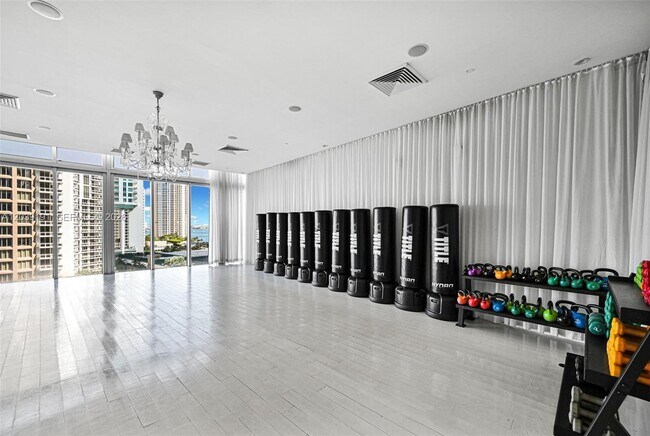 Building Photo - 475 Brickell Ave