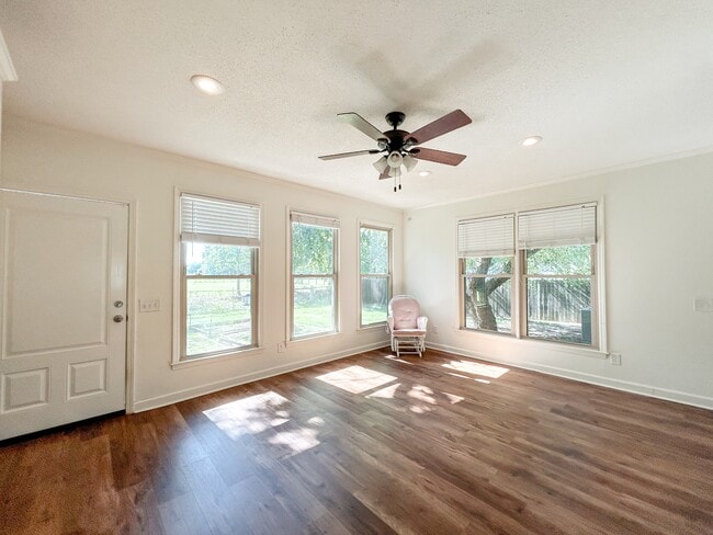 Building Photo - 619 Boone Cir
