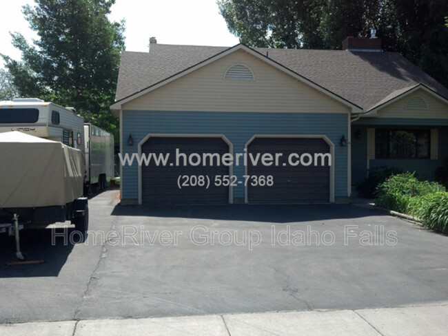 Building Photo - 1545 Bluebird Ln